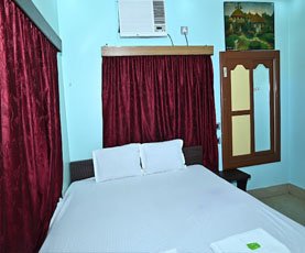 LODGE MANOSI TARAPITH